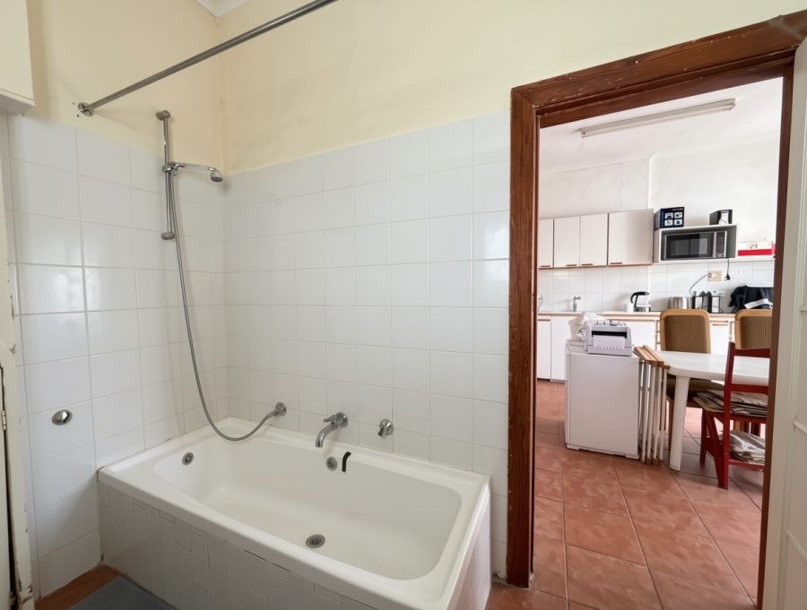 2 Bedroom Property for Sale in Vredehoek Western Cape